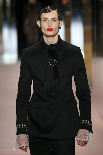 Look 10